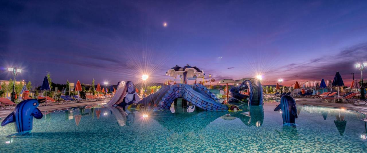 Caretta Beach Resort & Waterpark Kalamákion Dış mekan fotoğraf