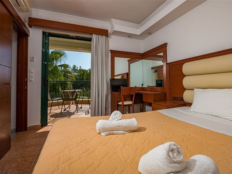 Caretta Beach Resort & Waterpark Kalamákion Dış mekan fotoğraf